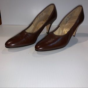 Crawford’s Valley Shoes Size 7.5 Brown Leather Heel